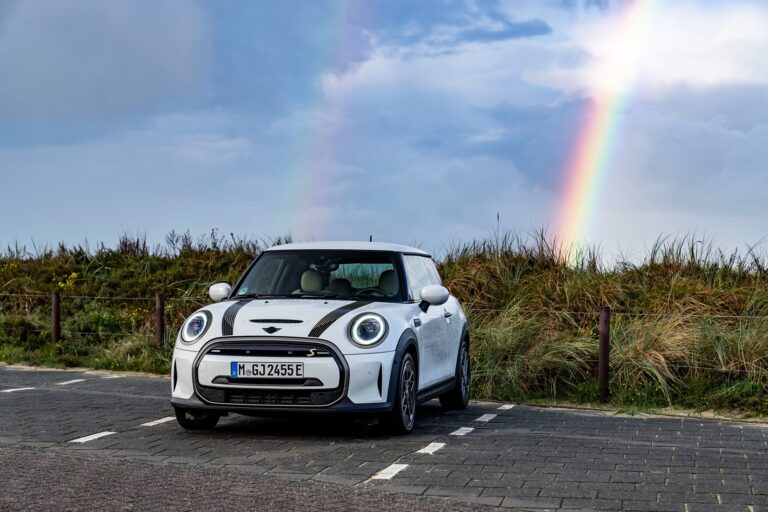 Unleashing the Electric Charm: Mini Cooper SE Thrilling Drive Review