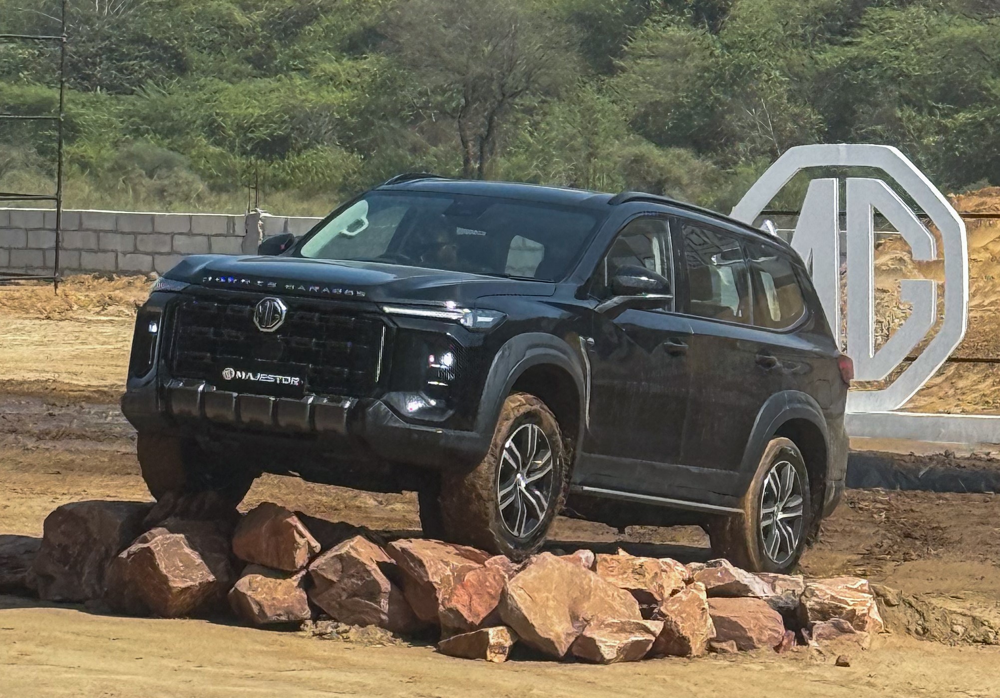 MG Majestor Unveiled: India’s first D+ segment SUV with triple differential locks and 4WD