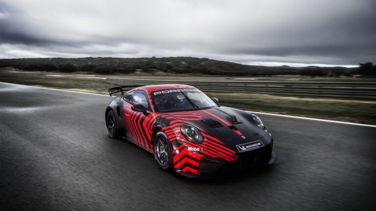 Porsche unveils the new 911 GT4 R for global customer motorsport