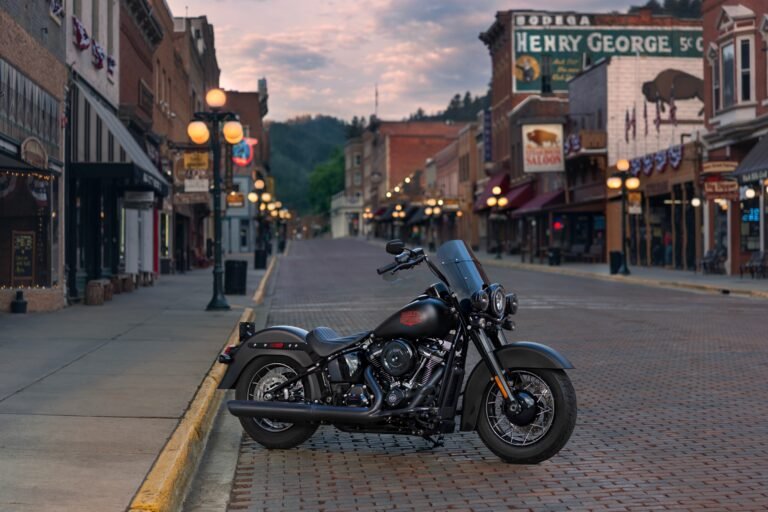 Harley-Davidson Deadwood Bobber unveiled with milwaukee-eight 117 engine