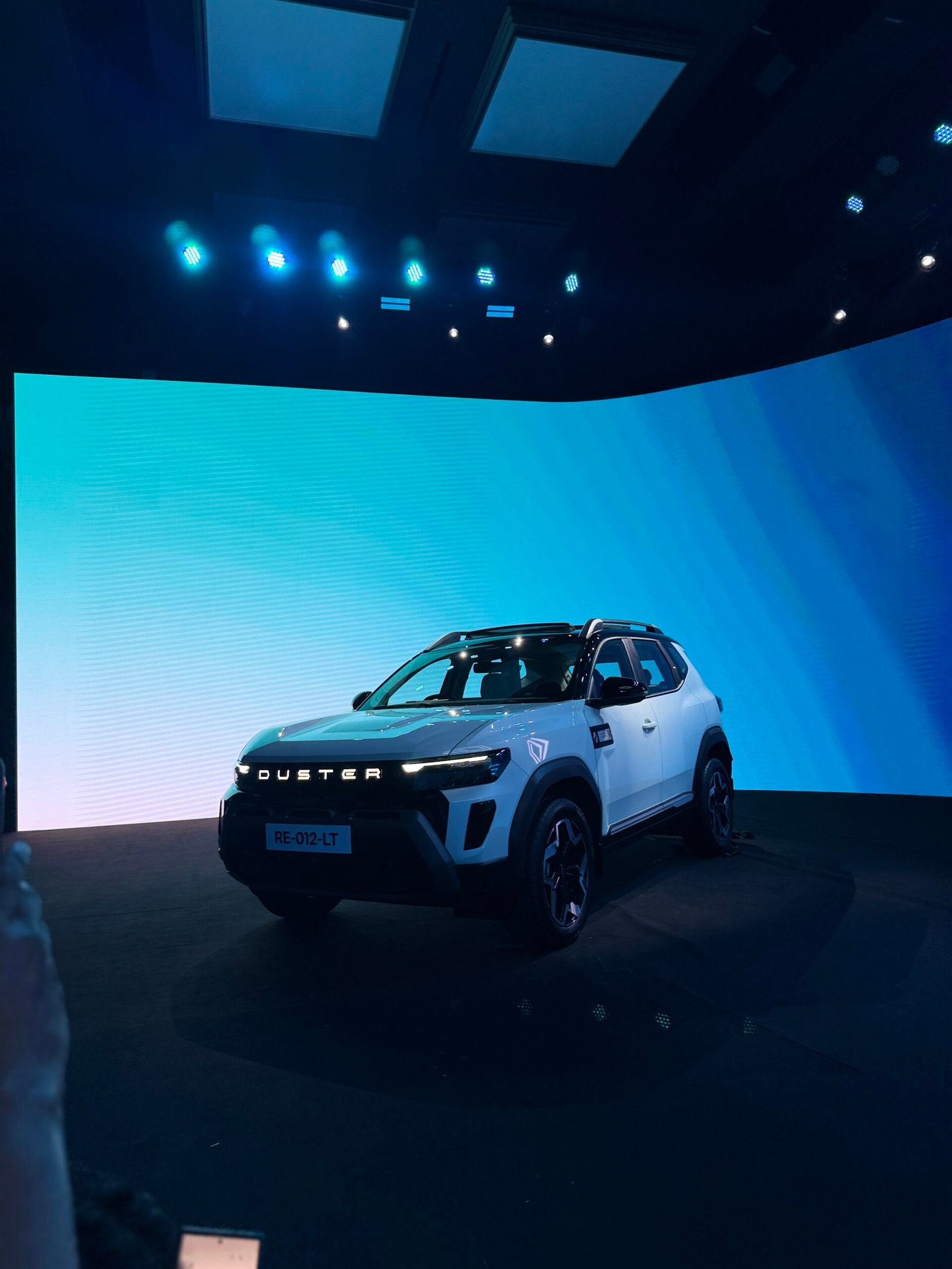 Renault Duster Strong Hybrid E-Tech 160 launched in India at ₹16.99 Lakh, Claims 29 kmpl