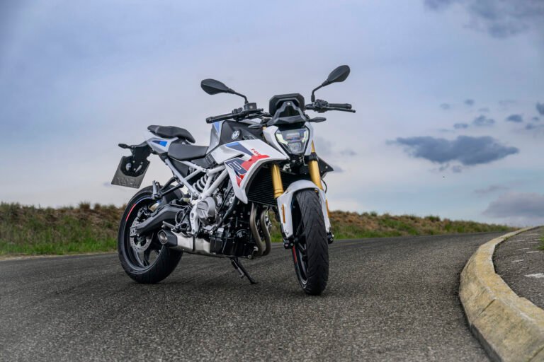 BMW Motorrad presents the new F 450 R: 48 bhp, 43 Nm, 175 kg weight and advanced riding technology